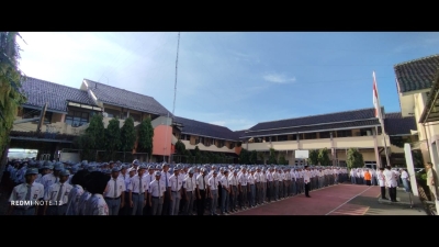 Pembiasaan Positif dengan Pelaksanaan Upacara Hari Senin Pagi
